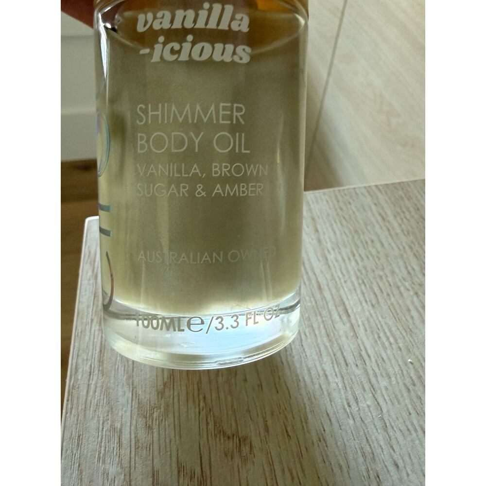 $40 Ciroa Vanilla-icious Shimmer Body Oil 3.3 oz Glow Oil Hydrating Australian - Picture 3 of 4
